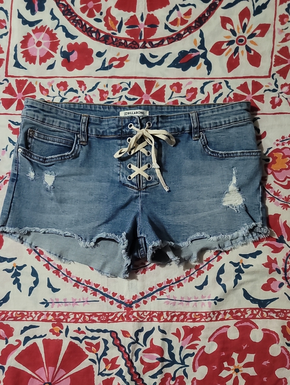 NWOT Billabong Light Wash Lace-Up Denim Shorts size 29